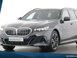 Grau (sophistograu brillanteff Gebraucht 2025 BMW 550e M Sport Kombi | € 82.390 (Guter Preis)