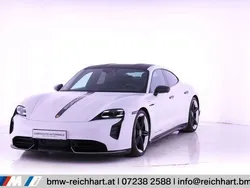 Weiß Gebraucht 2020 Porsche Taycan Turbo Limousine | € 77.890