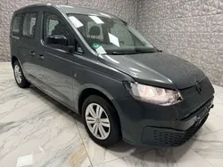 Grau Gebraucht 2022 VW Caddy Basis Van / Kleinbus | € 17.390