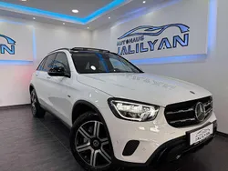 Weiß Gebraucht 2020 Mercedes GLC300 AMG line SUV | € 39.990