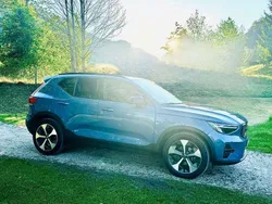 Blau Gebraucht 2023 Volvo XC40 Plus SUV | € 30.000 (Superpreis)