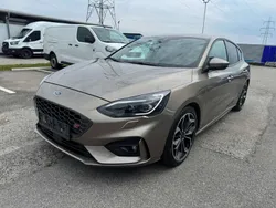 Beige Gebraucht 2018 Ford Focus ST-Line Limousine | € 15.490 (Fairer Preis)
