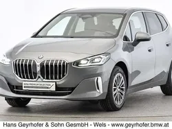 Grau Gebraucht 2024 BMW 218 Active Tourer Luxury Line Van / Kleinbus | € 39.480 (Etwas zu teuer)