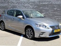 Braun Gebraucht 2018 Lexus CT200h Business Edition Kleinwagen | € 19.250