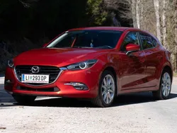 Rot Gebraucht 2018 Mazda 3 Inclusive Kleinwagen | € 16.000 (Etwas zu teuer)