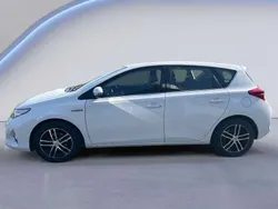 Weiß Gebraucht 2014 Toyota Auris Active Limousine | € 10.800 (Teuer)
