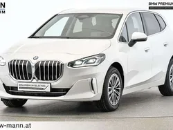 Weiß Gebraucht 2024 BMW 218 Active Tourer Luxury Line Van / Kleinbus | € 39.790 (Etwas zu teuer)