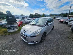 Grau Gebraucht 2010 Peugeot 5008 Premium Van / Kleinbus | € 1.990 (Guter Preis)