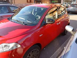Rot Gebraucht 2024 Lancia Ypsilon Gold Kleinwagen | € 14.000 (Fairer Preis)