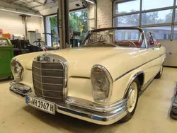 Beige Gebraucht 1967 Mercedes 300 SE Cabrio | € 240.000