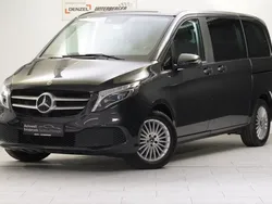 Grau Gebraucht 2020 Mercedes V220 Van / Kleinbus | € 59.900 (Guter Preis)