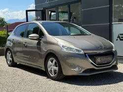 Braun Gebraucht 2014 Peugeot 208 Active Kleinwagen | € 5.890