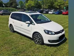 Weiß Gebraucht 2011 VW Touran Highline Van / Kleinbus | € 6.000 (Fairer Preis)