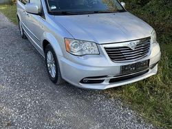 Silber Gebraucht 2012 Lancia Voyager Gold Van / Kleinbus | € 9.790