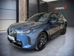 Arctic race blue met Gebraucht 2025 BMW iX M Sport SUV | € 94.990