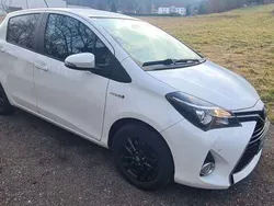 Weiß Gebraucht 2016 Toyota Yaris Hybrid Basis Kleinwagen | € 10.750 (Guter Preis)