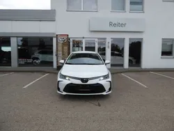Weiß Gebraucht 2023 Toyota Corolla Limousine | € 19.990