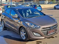 Braun Gebraucht 2015 Hyundai i30 Comfort Limousine | € 10.900 (Fairer Preis)