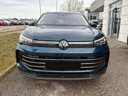 Dunkelblau metallic Gebraucht 2025 VW Tiguan Elegance SUV | € 51.500