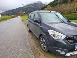 Grau Gebraucht 2021 Dacia Lodgy Stepway Van / Kleinbus | € 14.599 (Fairer Preis)