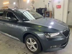 Grau Gebraucht 2018 Skoda Superb Style Kombi | € 14.177 (Superpreis)