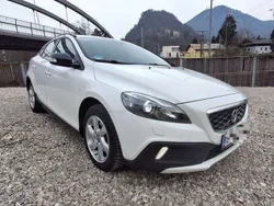 Weiß Gebraucht 2015 Volvo V40 CC Kombi | € 11.000