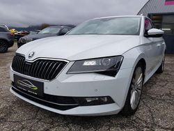 Weiß Gebraucht 2016 Skoda Superb Style Kombi | € 13.990 (Fairer Preis)