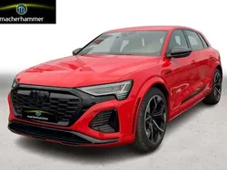 Rot Gebraucht 2023 Audi SQ8 e-tron Comfort SUV | € 69.900