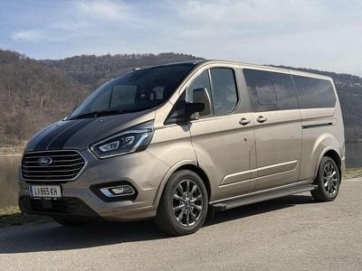 Gebraucht Ford Tourneo Titanium 186 PS (136 kW) 2020 Grau Van / Kleinbus