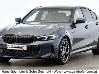 Blau Gebraucht 2025 BMW 330e Shadowline Limousine | € 57.980