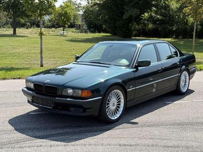Grün Gebraucht 1998 BMW 750 Limousine | € 22.000