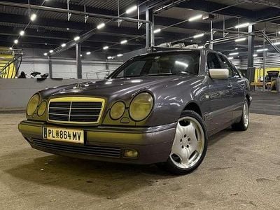 Gebraucht 1998 Mercedes E300 Avantgarde Limousine | € 14.800