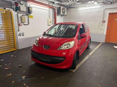 Rot Gebraucht 2007 Peugeot 107 Kleinwagen | € 1.800