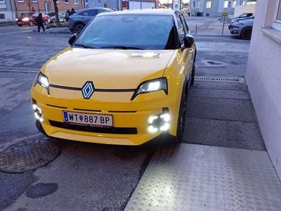 Schwarz Gebraucht 2024 Renault R5 Iconic Kleinwagen | € 33.900 (Teuer)