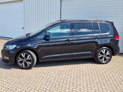 Schwarz Gebraucht 2023 VW Touran Comfortline Van / Kleinbus | € 39.990