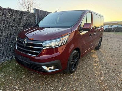 Rot Gebraucht 2023 Renault Trafic Van / Kleinbus | € 44.279 (Etwas zu teuer)