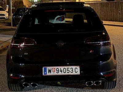 Schwarz Gebraucht 2015 VW Golf VII R Limousine | € 25.000