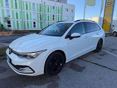 Gebraucht VW Golf VIII Life 116 PS (85 kW) 2024 Weiß Kombi