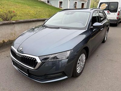 Grau Gebraucht 2020 Skoda Octavia Active Kombi | € 18.990 (Fairer Preis)