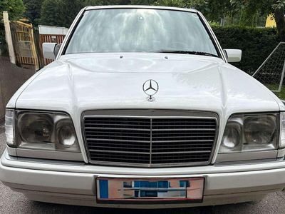 Weiß Gebraucht 1993 Mercedes E200 Limousine | € 9.500