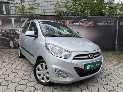 Gebraucht Hyundai i10 Life 69 PS (50 kW) 2012 Silber Kleinwagen