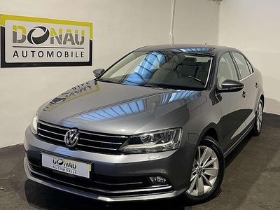 Grau Gebraucht 2015 VW Jetta Highline Limousine | € 13.790