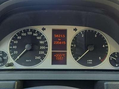 Grau Gebraucht 2009 Mercedes 180 Limousine | € 1.400