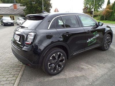 Neu Fiat 600 La Prima 110 PS (80 kW) 2025 Schwarz SUV