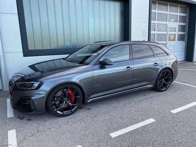 Grau Gebraucht 2024 Audi RS4 Advanced Kombi | € 93.000 (Guter Preis)