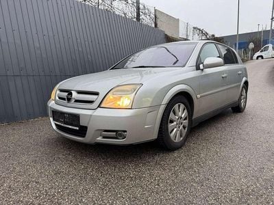 Grau Gebraucht 2003 Opel Signum Cosmo Kleinwagen | € 950