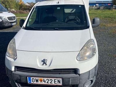 Gebraucht Peugeot Partner Family 90 PS (66 kW) 2013 Weiß Van / Kleinbus