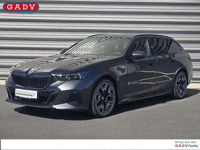 Gebraucht BMW 520 M Sport 197 PS (144 kW) 2025 Grau Kombi