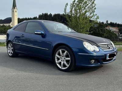 Gebraucht Mercedes 180 143 PS (105 kW) 2004 Blau Limousine