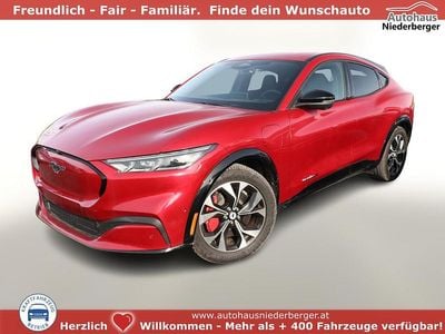 Rot Neu 2025 Ford Mustang Mach-E Premium SUV | € 46.412 (Etwas zu teuer)